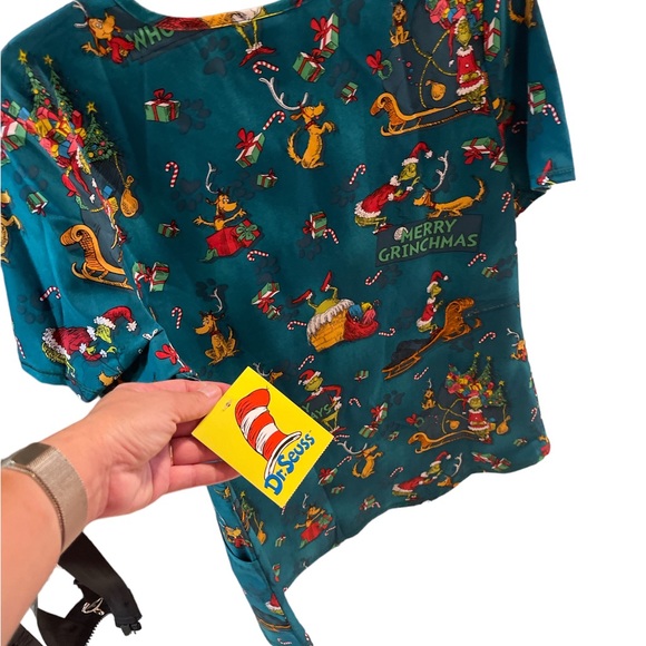 The grinch scrub top medium - Picture 5 of 9
